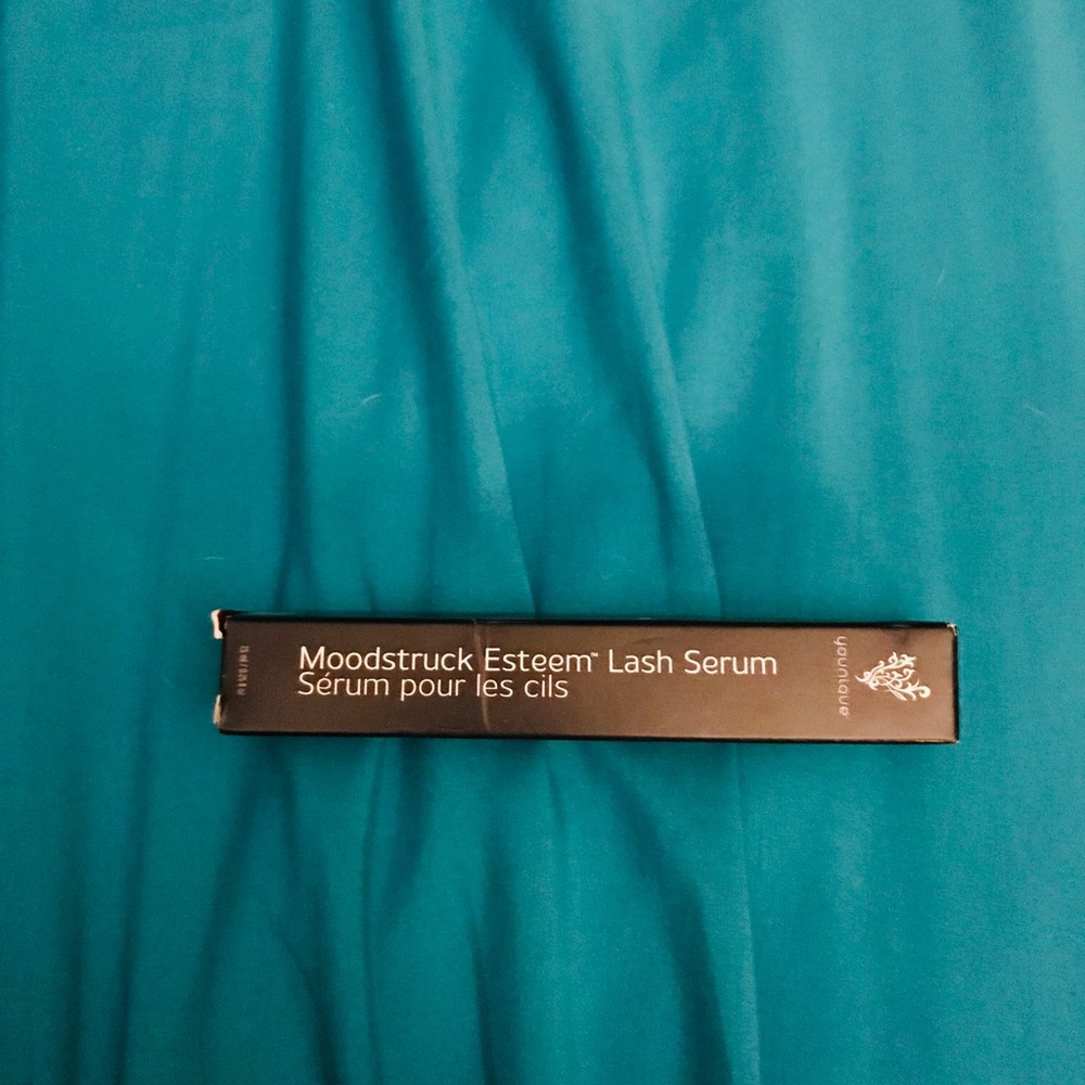 Younique moodstruck Esteem Lash Serum